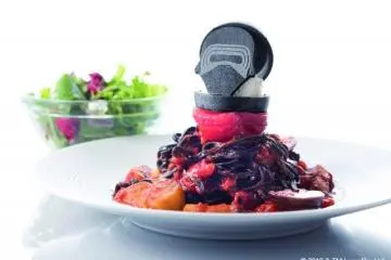 Dark side of the Force pasta (Photo: <a href="https://prtimes.jp/main/html/rd/p/000000038.000043503.html" target="_blank" rel="noreferrer noopener nofollow">Marunouchi PR</a>)