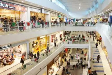AEON Mall, Musashimurayama City (Photo: <a href="https://www.flickr.com/photos/31029865@N06/8413890307/in/photolist-dPvosg-dT2iq7-dSVGeD-gumXbZ-SX8mjK-FFbdt7-wfemY-zCYaD-pLxwET-pLBMJu-oPG4ub-pu9guE-pu44at-oPG2D7-SyDK3Y-pu9fWW-pJsa2A-T9wvbK-pu7eH4-pLiR4R-pJsdgG-oPG6Ms-pLiV4p-oPG3wQ-pu6BzJ-pJsbYS-pu7eNp-T9wx9n-pu9hS9-RUydsa-oPK3uD-FFbedJ-pLxvJz-pLxvuX-pu43Wn-pu9fF5-pLBPbY-pu7fDT-pu9ibL-pLBM89-pLxuSp-zCYt6-T9wydM-RUyeUD-SyDMvy-SX8o1R-FBB9wi-SyDMjb-SX8mwZ-FimKmL" target="_blank" rel="noreferrer noopener nofollow">Dick Thomas Johnson</a> / <a href="https://creativecommons.org/licenses/by/2.0/" target="_blank" rel="noreferrer noopener nofollow">CC BY 2.0</a>)