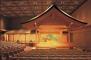 Photo: <a href="https://commons.wikimedia.org/wiki/File:Noh-stage.jpg" target="_blank" rel="noreferrer noopener nofollow">Artanisen</a> / Public Domain