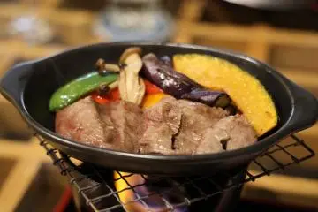 Omi Beef au menu du ryokan Racine Home Harie