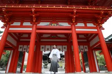 Visite du sanctuaire Omi-jingu en kimono