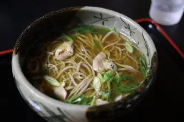 Soba et Tempura dans le restaurant Honke Tsuruki Soba