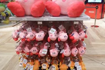 Kirby está lista y esperando para tragar tu cartera