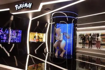 보안이 철저한 가게 입구