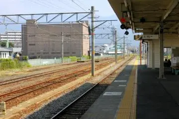 The railway going to the northern part of the city.