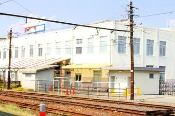 Looking back at the main building of the station from the platform while waiting for our train back to Fuji City.
