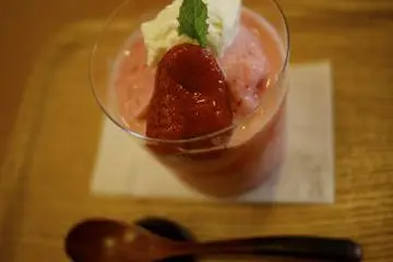 <p>สตรอเบอร์รี่สมูทตี้</p>
