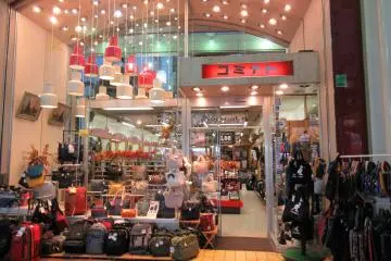 You will find many fashion shops in the neighborhood
