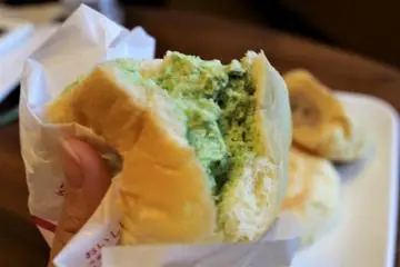 Matcha cream bun