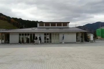 The museum's west side