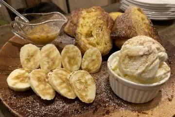 French toast with banana and kiwi compote