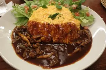 <p>ไข่เจียวบนข้าวฮะยะชิและสลัดของฉัน</p>