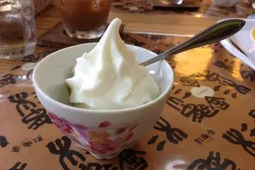 <p>ปิดท้ายด้วยไอศครีมสาเก</p>