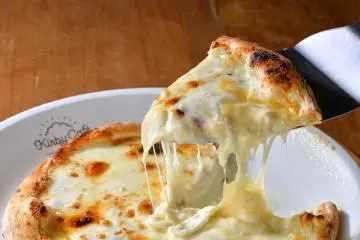 That cheese! (Photo: <a href="https://kirbycafe.jp/tokyo/" target="_blank" rel="noreferrer noopener nofollow">Kirby Cafe TOKYO</a>)