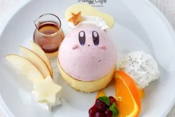 Fluffy pancakes and Kirby mousse (Photo: <a href="https://kirbycafe.jp/tokyo/" target="_blank" rel="noreferrer noopener nofollow">Kirby Cafe TOKYO</a>)