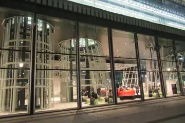 Building of glass