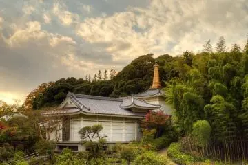 Autumn skies over the temple (Photo: <a href="https://www.flickr.com/photos/pefectfutures/16353764914/in/photolist-BaSBwG-iocyck-9zW12d-iC3MzK-9zW1bo-9zW16S-9zT2Hi-ih2EBF-9zW1ku-9zT2tg-9zT2Qk-BaY4H8-irU17h-ivVSTG-9zT2AM-9zW1dL-apWnGS-jbKHWv-qV8jy3-rzx3hJ-apWiAQ-BySbGi-apWp3G-rS86dX-8XMbt7-rxNdoM-5F6QpA-5EG1ME-5ETt2d-5EMudx-4X2Yb8-iiHwWT-5EH1H5-8XEqSD-8XX44H-4X45wN-5F1hXG-5EQksX-7jVgxT-8XvNU8-igaM3r-8Y3jZS-apTFLZ-5J5VeD-5F1ieG-5FcwcK-5EPri9-8Yr7zo-8XLyDY-8Yc28h/" target="_blank" rel="noreferrer noopener nofollow">Gideon Davidson</a> / <a href="https://creativecommons.org/licenses/by-nc-nd/2.0/" target="_blank" rel="noreferrer noopener nofollow">CC BY-NC-ND 2.0</a>)