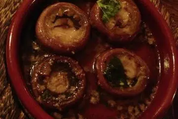 Mushrooms in garlic oil