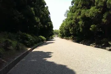 The approach to Emperor Jimmu's tomb