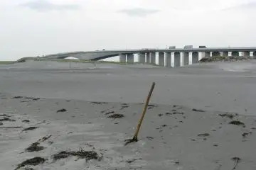 Huge modern bridge in Bentenjima