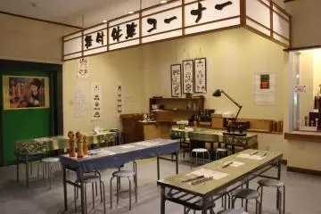 The class of painting a kokeshi doll in Japan: The Kokeshi Museum of Naruko