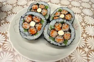Plum blossom sushi rolls