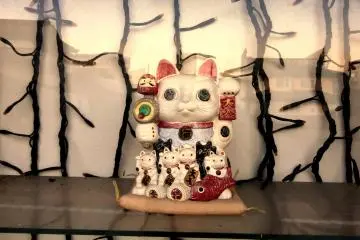 Maneki neko in a store