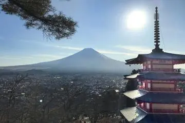 Churei Tower and Mount Fuji (Photo: Takahisa Yuge)