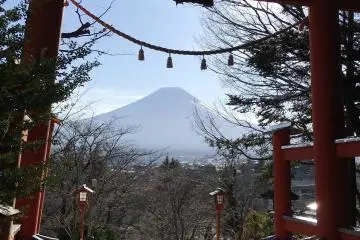 Red torii of Arakura Fuji Sengen Shrine (Photo: Takahisa Yuge)