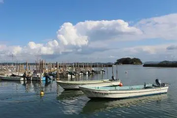 A clear morning in Matsushima became cloudy by noon 
