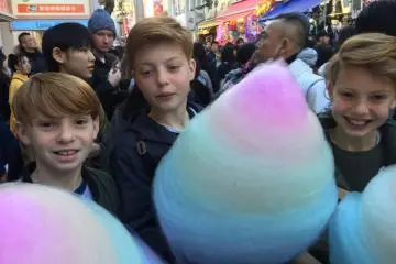 Now how do we eat this in a crowded street...