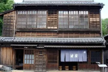 Photo: <a href="https://commons.wikimedia.org/wiki/File:Store_in_the_Edo-Tokyo_Open_Air_Architectural_Museum.jpg" target="_blank" rel="noreferrer noopener nofollow">Fumiya Fujihara</a> / <a href="https://creativecommons.org/licenses/by/2.0/" target="_blank" rel="noreferrer noopener nofollow">CC BY 2.0</a>