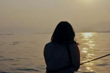 นอกะากนี้ยังมีเรือล่องในตอนกลางวัมและตอนกลางคืน แต่การล่องในยามอาทิตย์ตกดินนั้นให้วิวที่สวยที่สุด