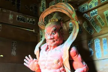 The other powerful Nio statue (Photo: Yurika Taki)