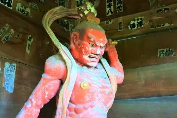 One of the powerful Nio statues (Photo: Yurika Taki)