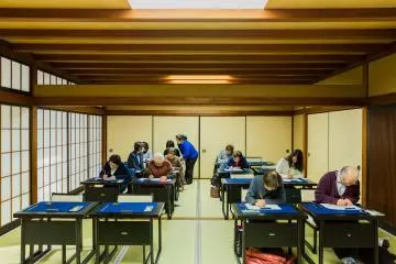 경전 따라쓰기의 고요함에 빠져들어보자.