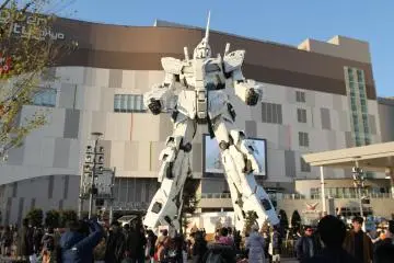 Unicorn Gundam Statue (Photo: <a href="https://www.flickr.com/photos/ivva/46746227922/in/photolist-Qx6Mbt-2eisfoi-2eiseXt-2edNCWW-2eisv5T-2eisvCM-eu65nx-eu9eNL-feyo5u-2f9AsU1-u7CpNW-tcWyyb-ua89wi-dqAo7d-awPTte-pNmgdE-dqAeE6-dqAra7-dqAedV-dqAouL-2cUA4qv-6L7THm-6L3HZ6-6L7TAy-yUwMts-2edNCzU-6L3Jd8-2cUA3ta-6L3J9M-6L7TBL-2cUA5t2-2edNCw7-2edNChE-SaigCy-6L3HTZ-2edND2L-2cUA6uv-2dcoQnA-6L3J8n-2cUA6AH-2eisfbe-2eisvMV-2cUA5nF-Qx6NXz-2dcoPvq-6L7TxS-2eiswfD-2cUA6dP-6L7Tvb-2dcoPnQ" target="_blank" rel="noreferrer noopener nofollow">ivva</a> / <a href="https://creativecommons.org/licenses/by-sa/2.0/" target="_blank" rel="noreferrer noopener nofollow">CC BY-SA 2.0</a>)