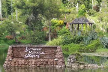 <p>The ponds, gardens, and wooded hills of Southeast Botanical Gardens don't have the history of the Shikana-en Royal Gardens in Naha, but it's just as beautiful and much larger</p>