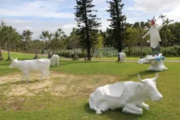 <p>Pose for a picture with these cows, or sign up your child to paint them in one of the many art and craft programs that Southeast Botanical Gardens offers</p>