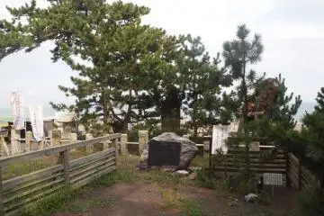 An inscribed monument next to the beach's shrine