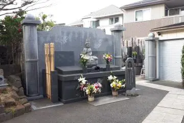 Entrance to the cemetery by the temple