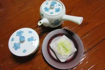 It's nice to have some green tea after onsen 