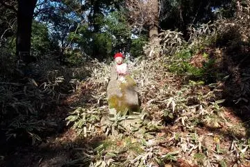 A sun drenched jizo statue