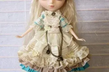 Collectable 'Pullip' doll designed like Alice in Wonderland