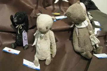 Shabby-chic style is quite popular among collectors