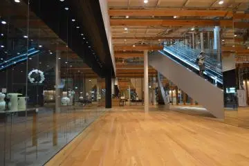 The museum has a range of glass-based exhibits on display (Photo: <a href="https://commons.wikimedia.org/wiki/File:TOYAMA_KIRARI_Toyama_Glass_Art_Museum_ac_(1).jpg" target="_blank" rel="noreferrer noopener nofollow">Asturio Cantabrio / CC BY-SA 4.0</a>)
