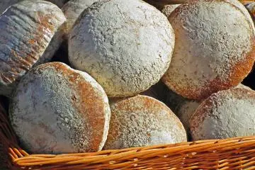 Heaven for carb lovers! (Photo: <a href="https://pixabay.com/photos/bread-loaves-basket-food-fresh-4490216/" target="_blank" rel="noreferrer noopener nofollow">Creative Commons</a>)