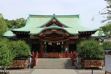 The shrine is a pleasant place to visit year-round