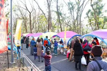 The event draws in the crowds (Photo: <a href="https://www.facebook.com/TOKYO-outside-Festival-2020-165171986959819/" target="_blank" rel="noreferrer noopener nofollow">Used w/ permission from Tokyo Outside Festival Facebook</a>)