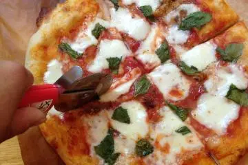 Cheesy pizzas are just one of the options! (Photo: <a href="https://www.flickr.com/photos/joyosity/9136157813" target="_blank" rel="noreferrer noopener nofollow">Joy</a> / <a href="https://creativecommons.org/licenses/by/2.0/" target="_blank" rel="noreferrer noopener nofollow">CC BY 2.0</a>)